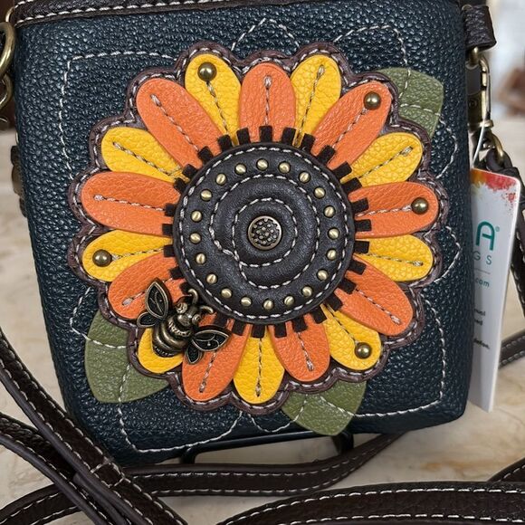 NWT Chala Vegan Convertible Cell Phone Crossbody Bag / Wallet - Picture 3 of 11